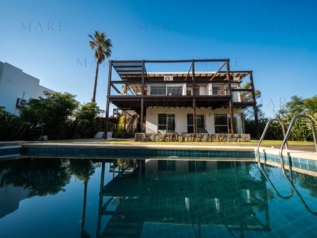Exclusive House in Altos de Punta Piedras - Comfort, Design and Privileged Location - Photo 3