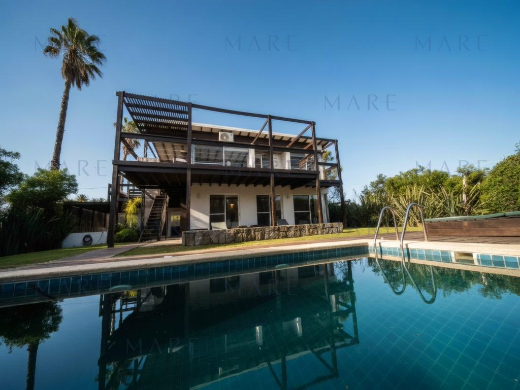 Exclusive House in Altos de Punta Piedras - Comfort, Design and Privileged Location