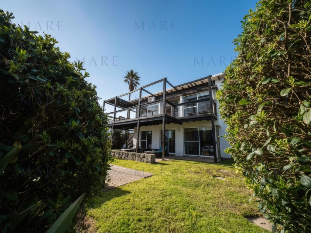 Exclusive House in Altos de Punta Piedras - Comfort, Design and Privileged Location - Photo 2