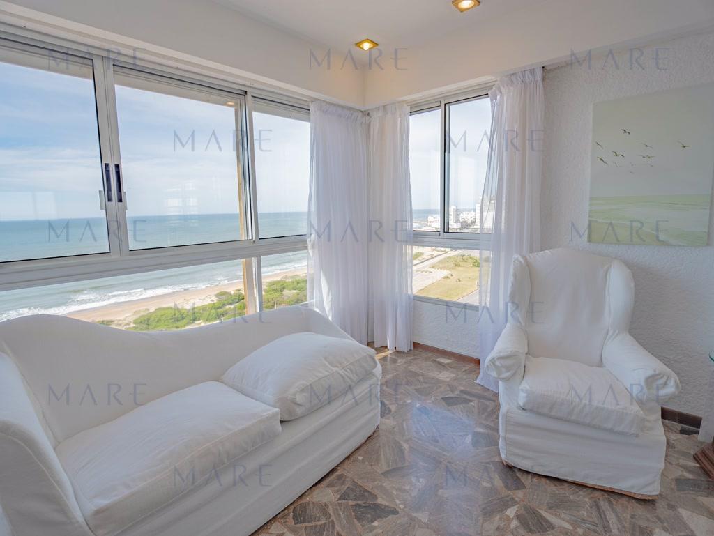 Apartamento de 3 dormitorios en Torres del Plata III, Punta del Este.
