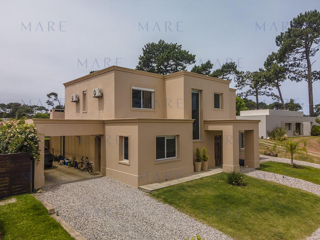 Excellent Quality House in La Arbolada, Punta del Este. - Photo 19