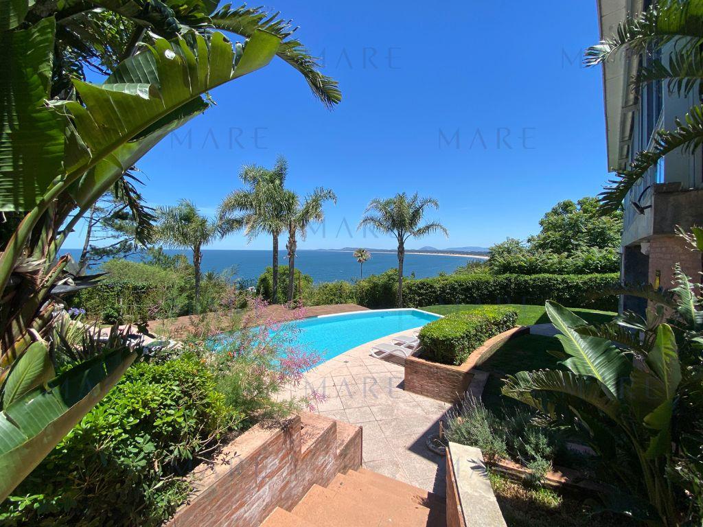 Residence with stunning ocean views in Punta Ballena