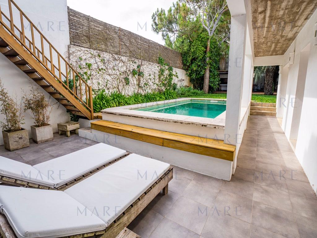 House steps from the sea in La Barra - Photo 18