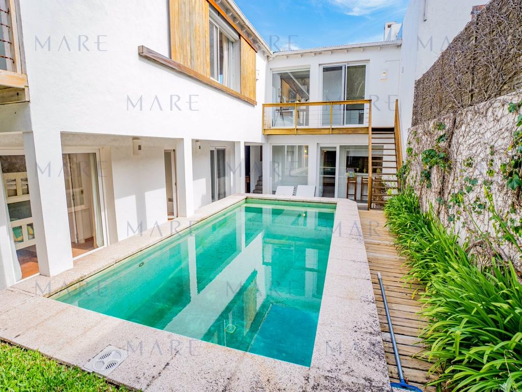 House steps from the sea in La Barra - Photo 19
