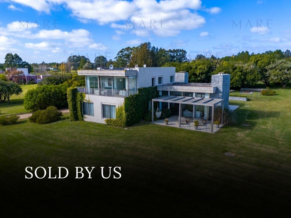 House in El Quijote – Private Neighborhood