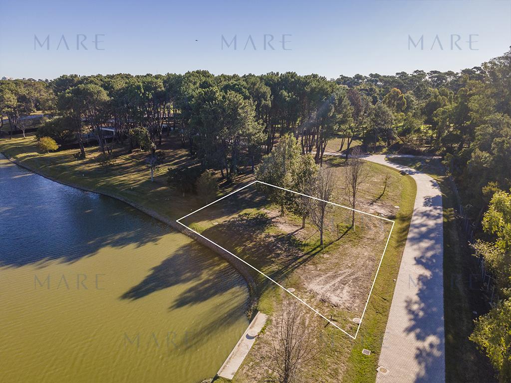Land of 1,022 m² in Aura – Laguna Sector
