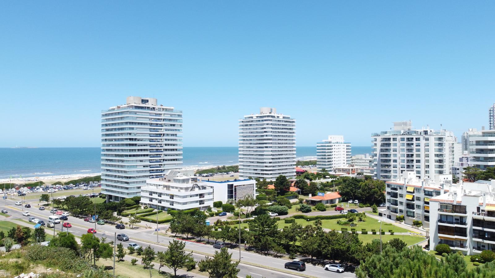 Studio Apartment with Peninsula View in Eve Tower