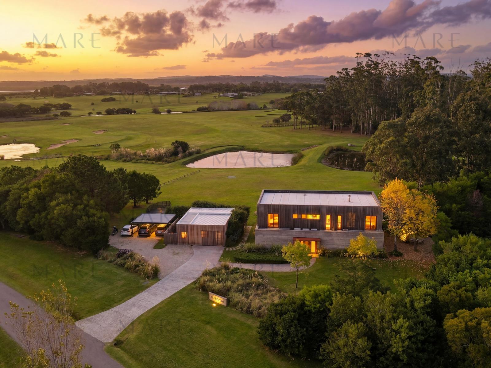 Residencia en Fasano: 4 Dormitorios y Vistas al Golf