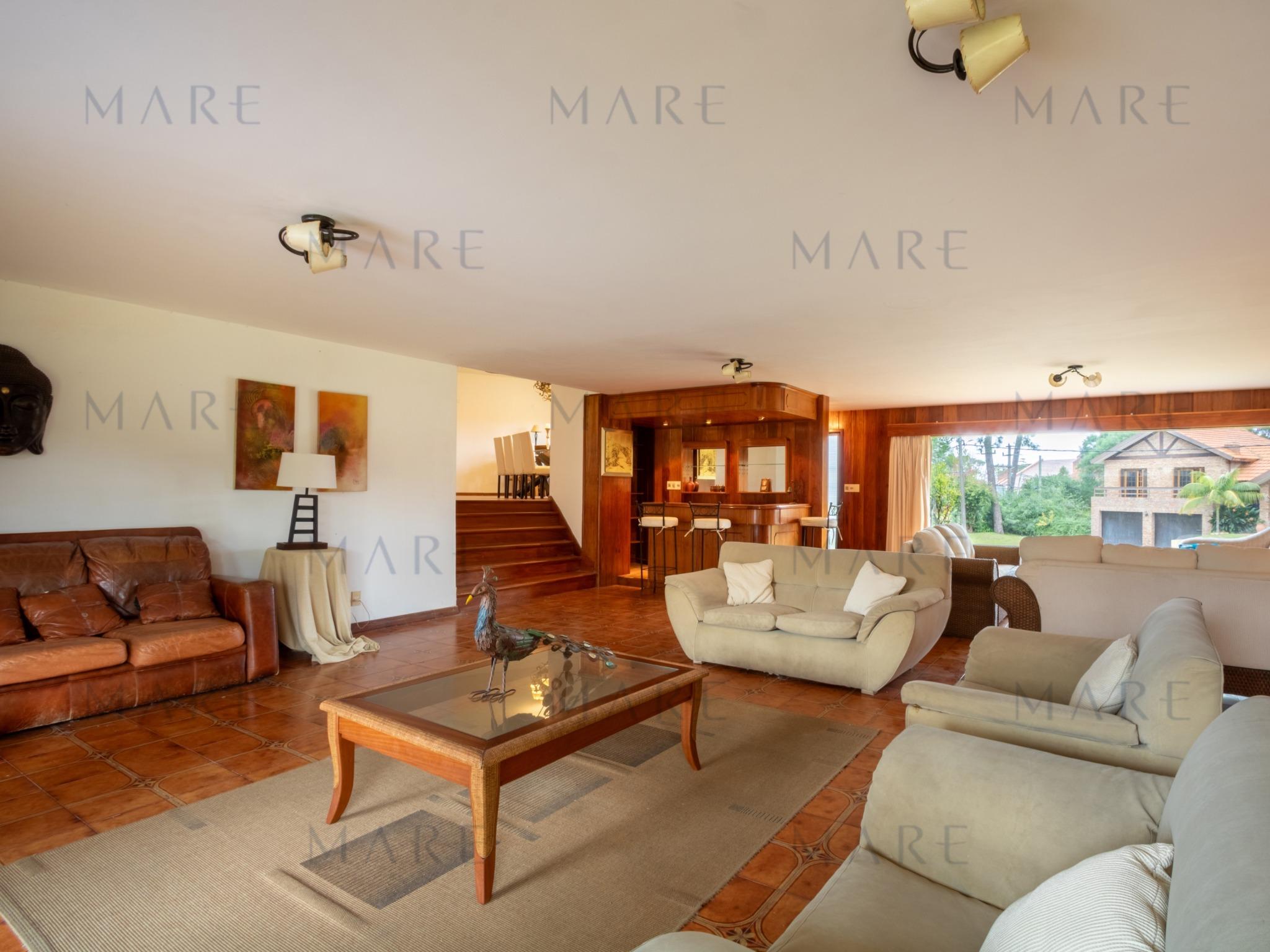 Distinguida Residencia con Gran Parque y Piscina en Playa Mansa - Foto 10