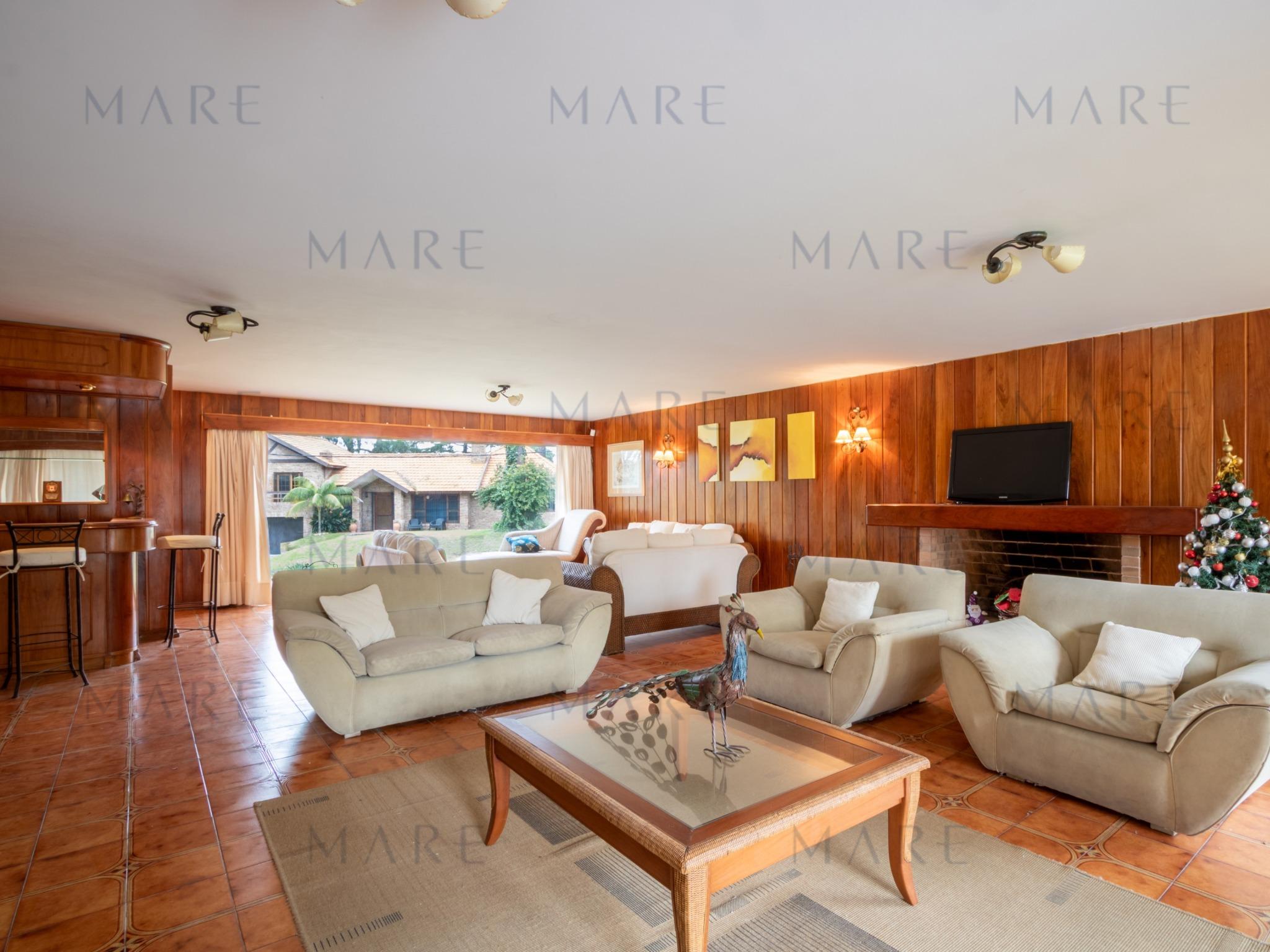 Distinguida Residencia con Gran Parque y Piscina en Playa Mansa - Foto 9