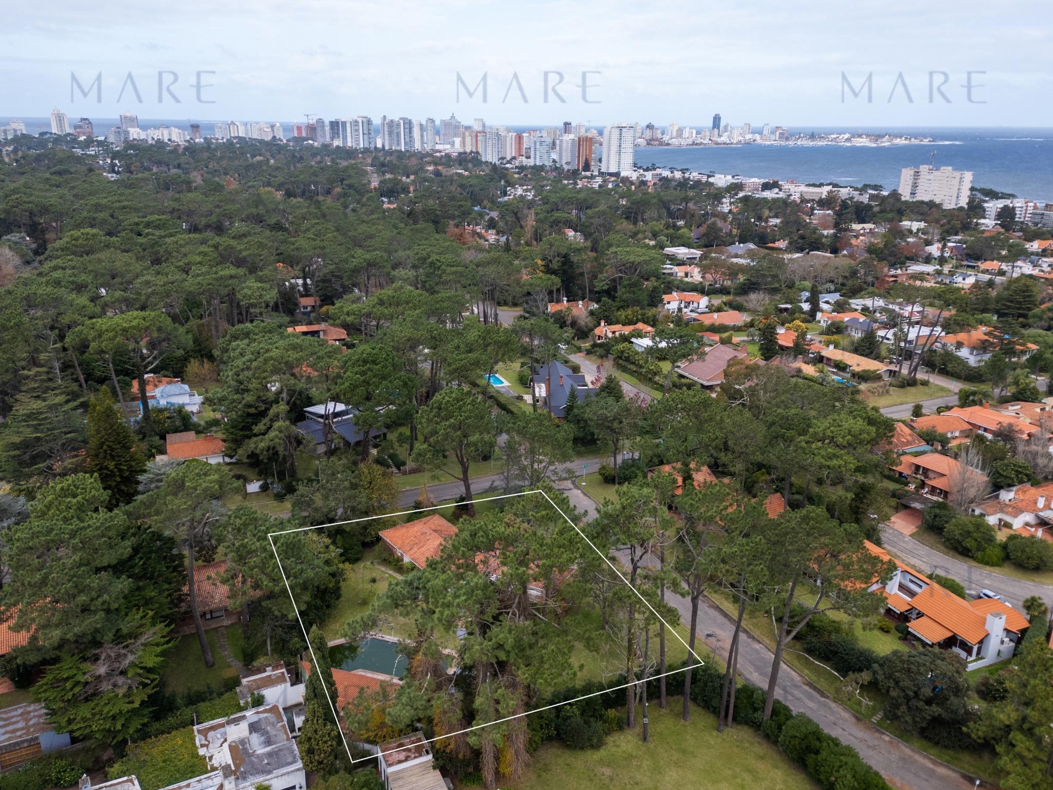 Distinguida Residencia con Gran Parque y Piscina en Playa Mansa - Foto 30