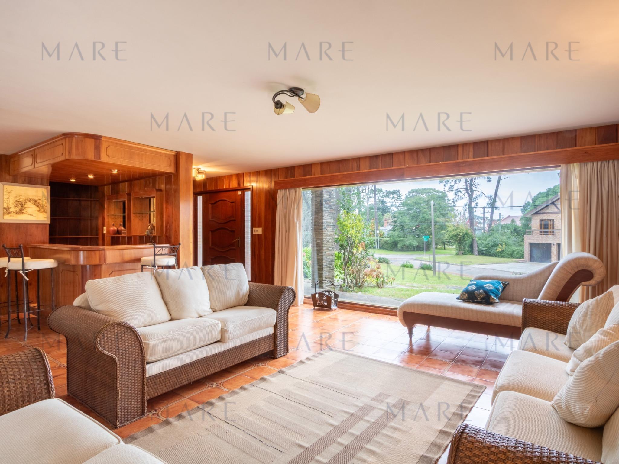 Distinguida Residencia con Gran Parque y Piscina en Playa Mansa - Foto 11