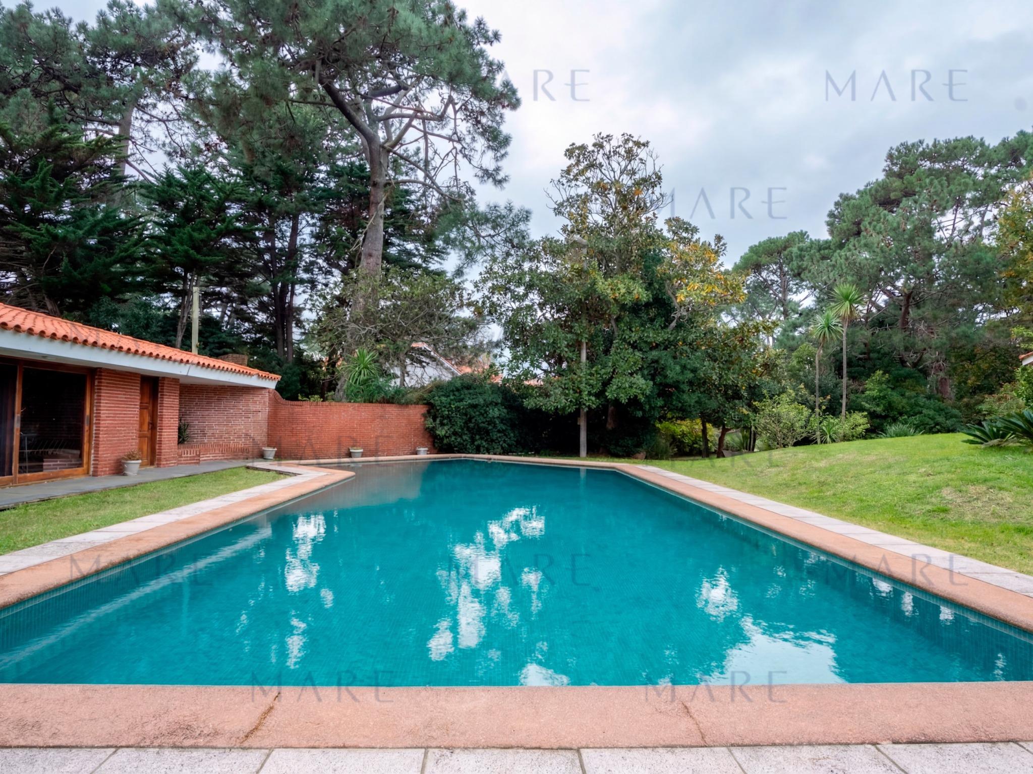 Distinguida Residencia con Gran Parque y Piscina en Playa Mansa - Foto 33