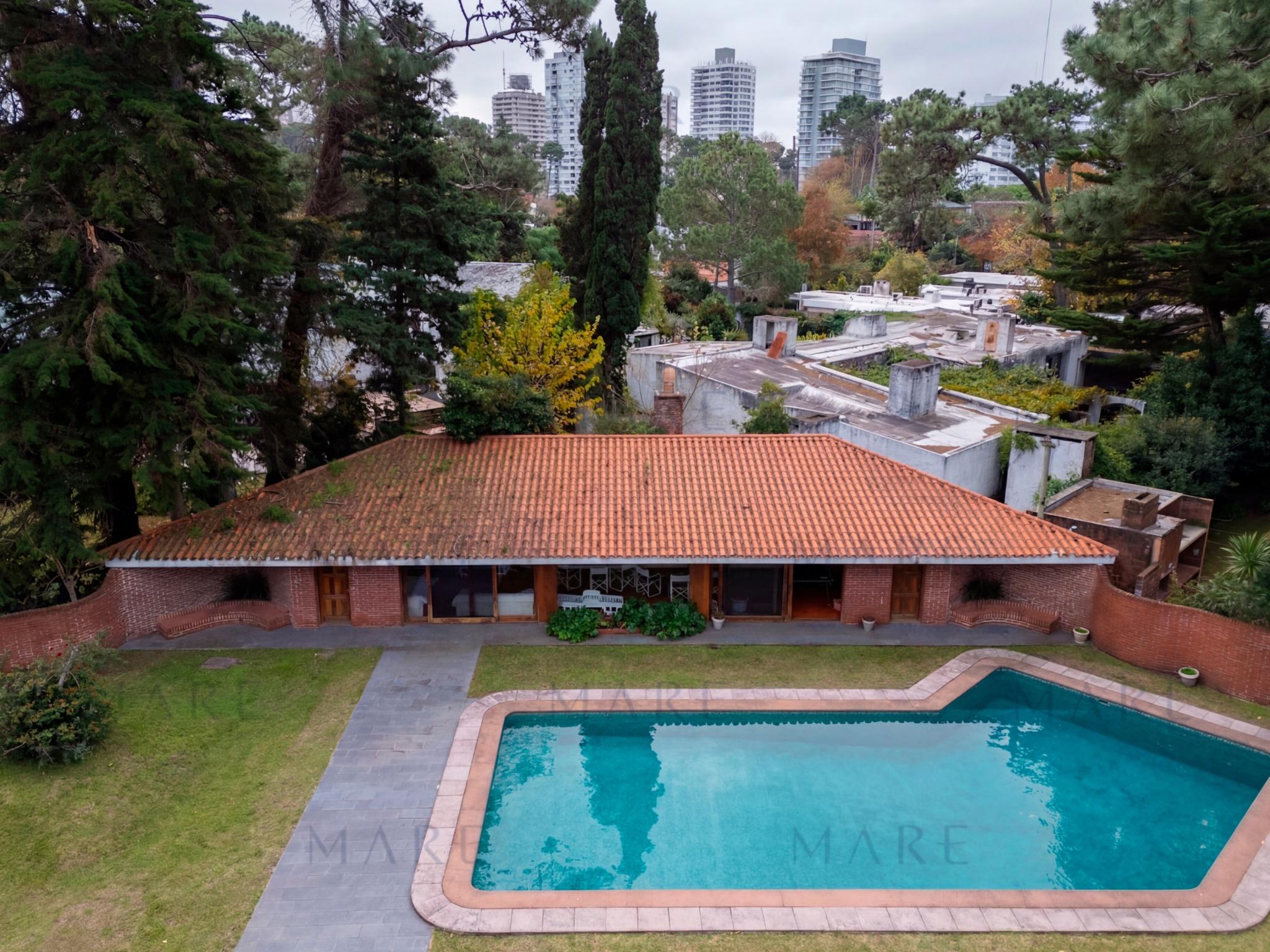 Distinguida Residencia con Gran Parque y Piscina en Playa Mansa - Foto 29