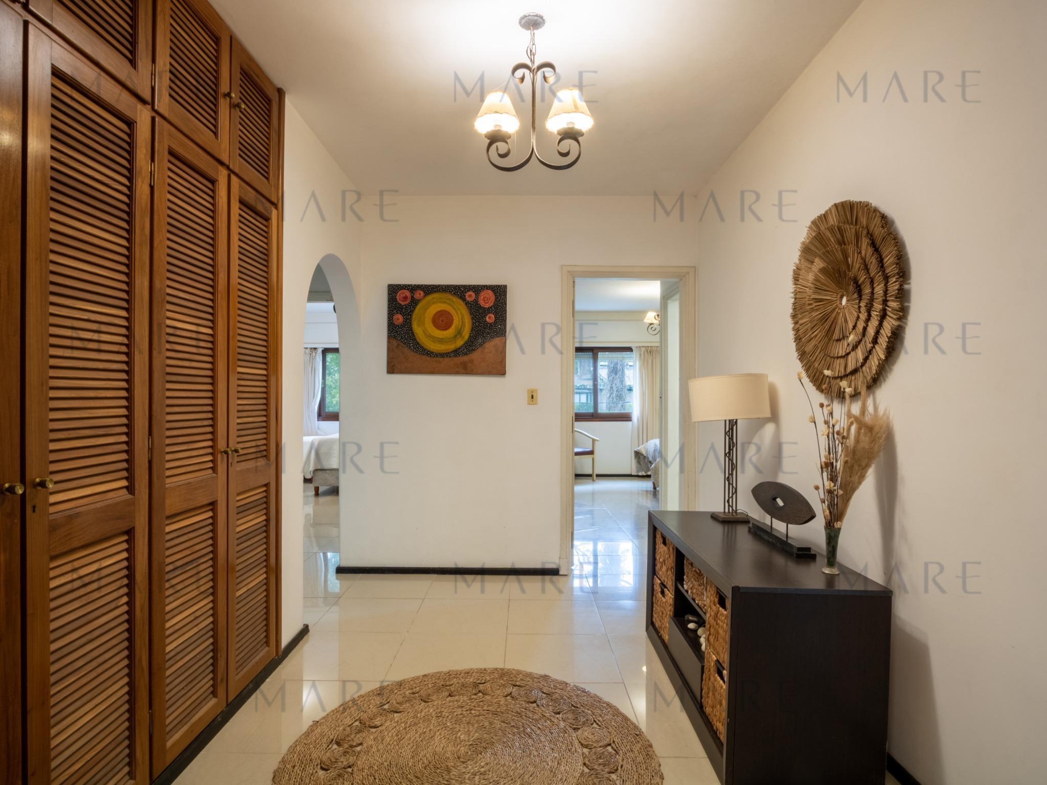 Distinguida Residencia con Gran Parque y Piscina en Playa Mansa - Foto 16