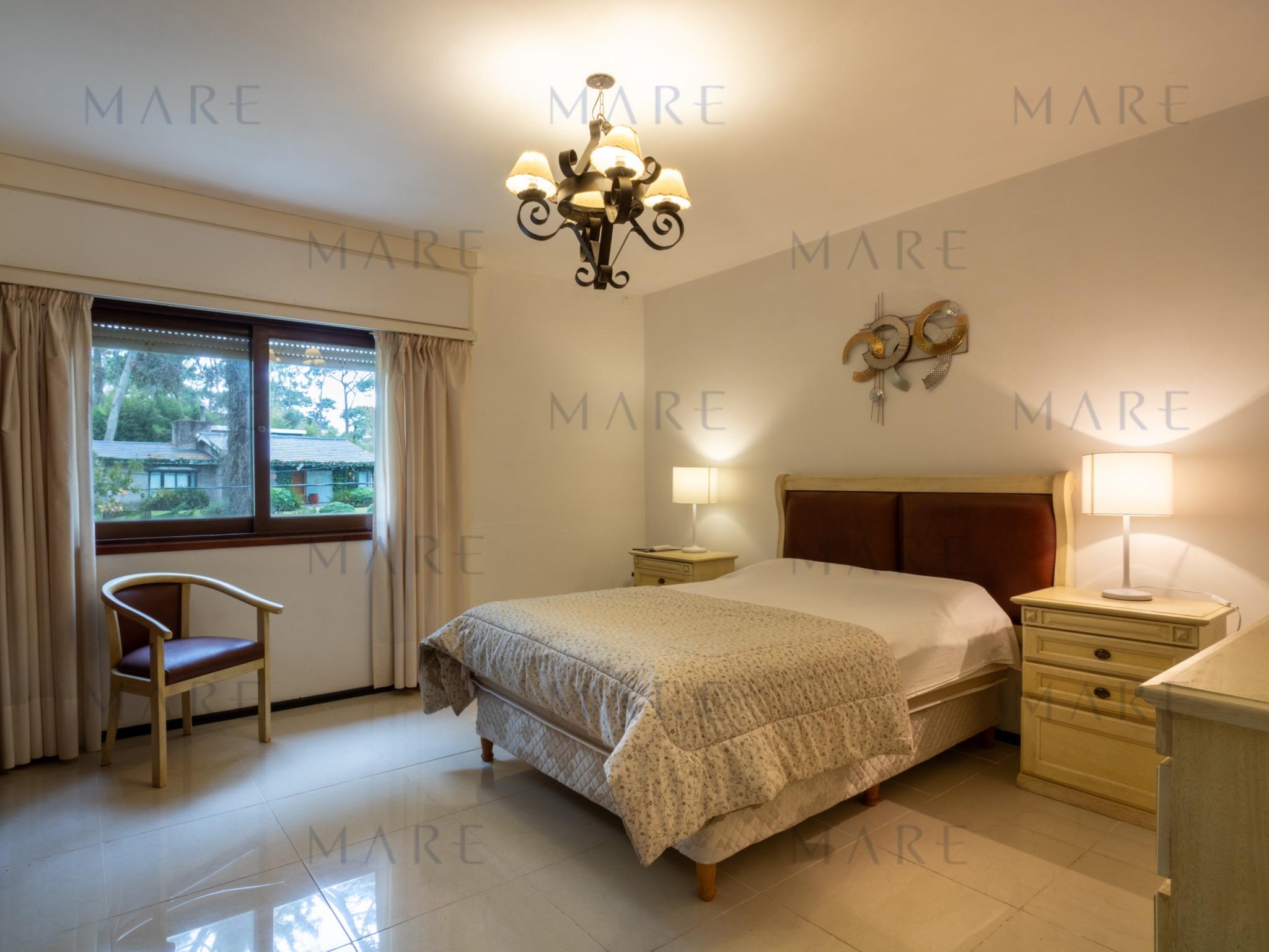 Distinguida Residencia con Gran Parque y Piscina en Playa Mansa - Foto 23