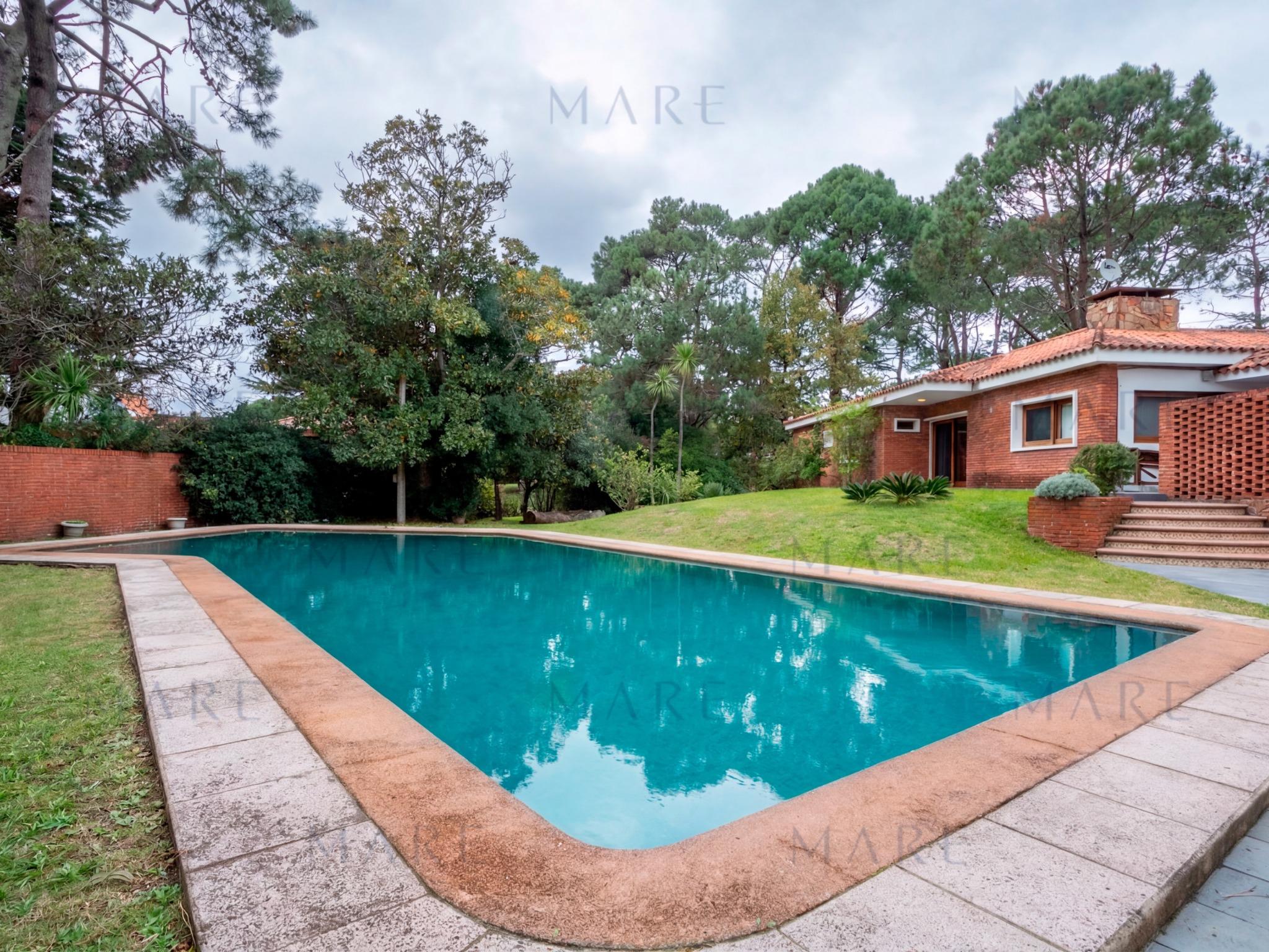 Distinguida Residencia con Gran Parque y Piscina en Playa Mansa - Foto 34