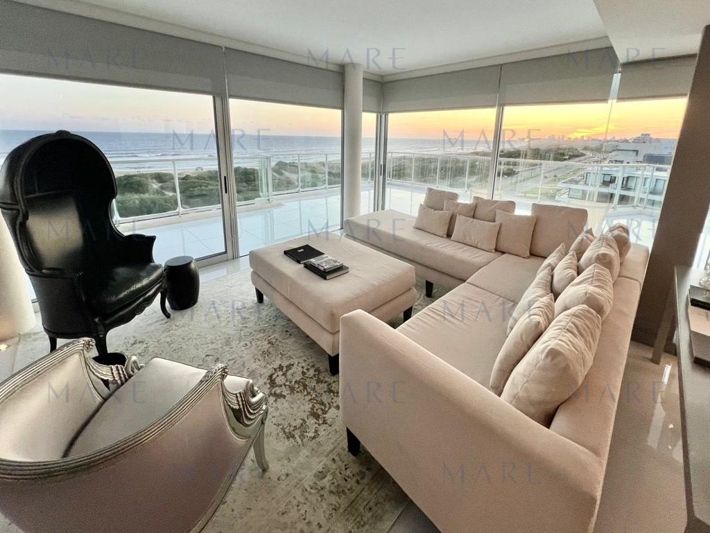 Exclusivo Penthouse Dúplex en Mythos - Lujo, Amplitud y Vistas al Mar
