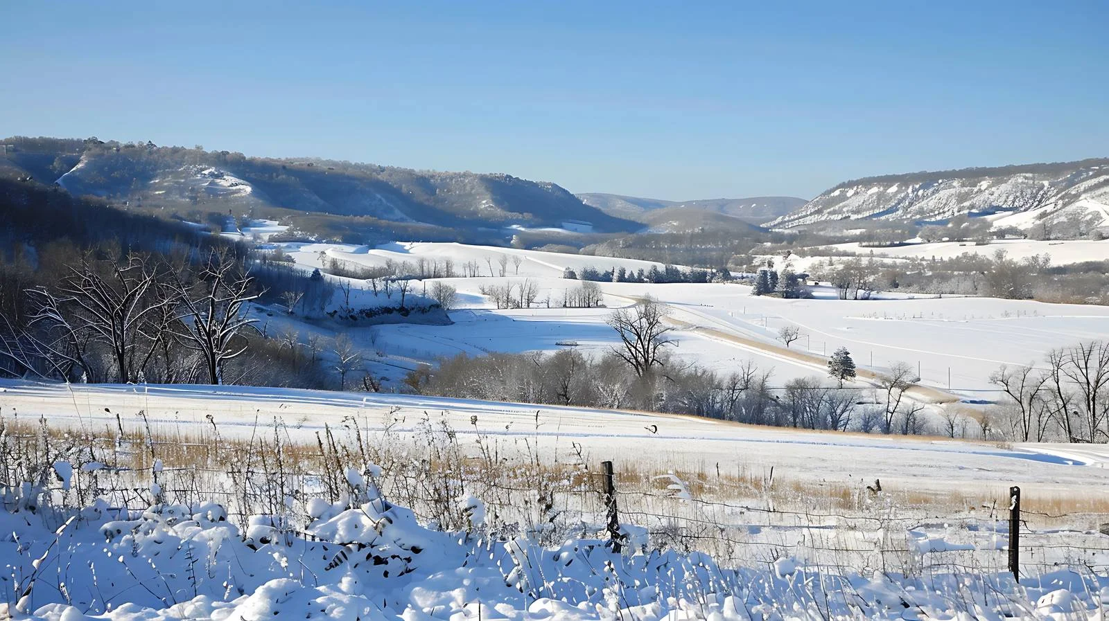 Idyllic Minnesota Valley in Winter Sunlight — free download from Dotvec