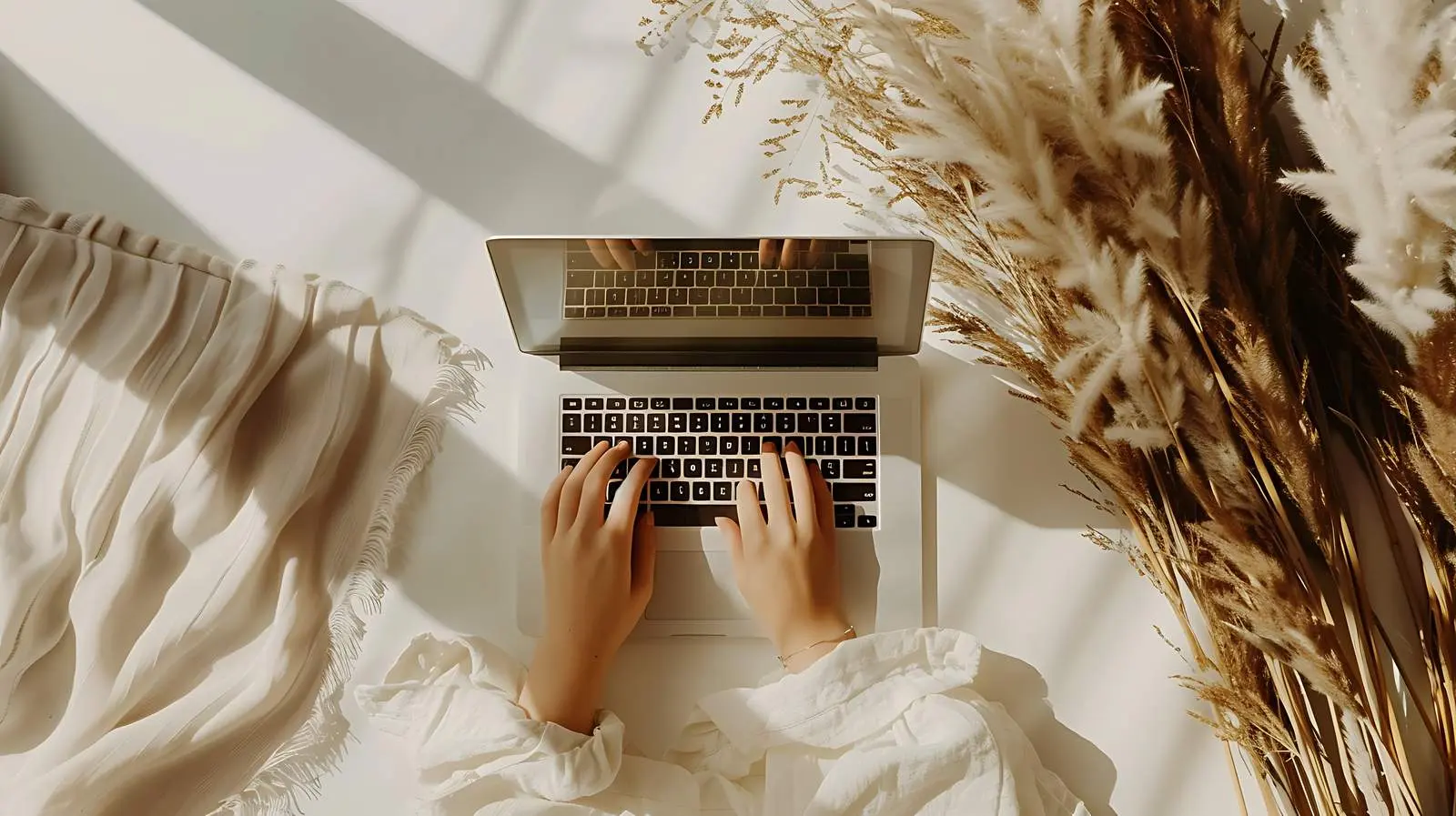 Luxurious Bohemian Minimalist Home Office Design — free download from Dotvec