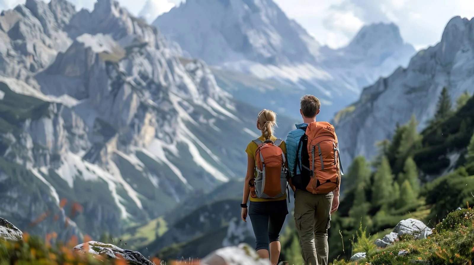 Scenic Tyrol Hiking Couple — free download from Dotvec