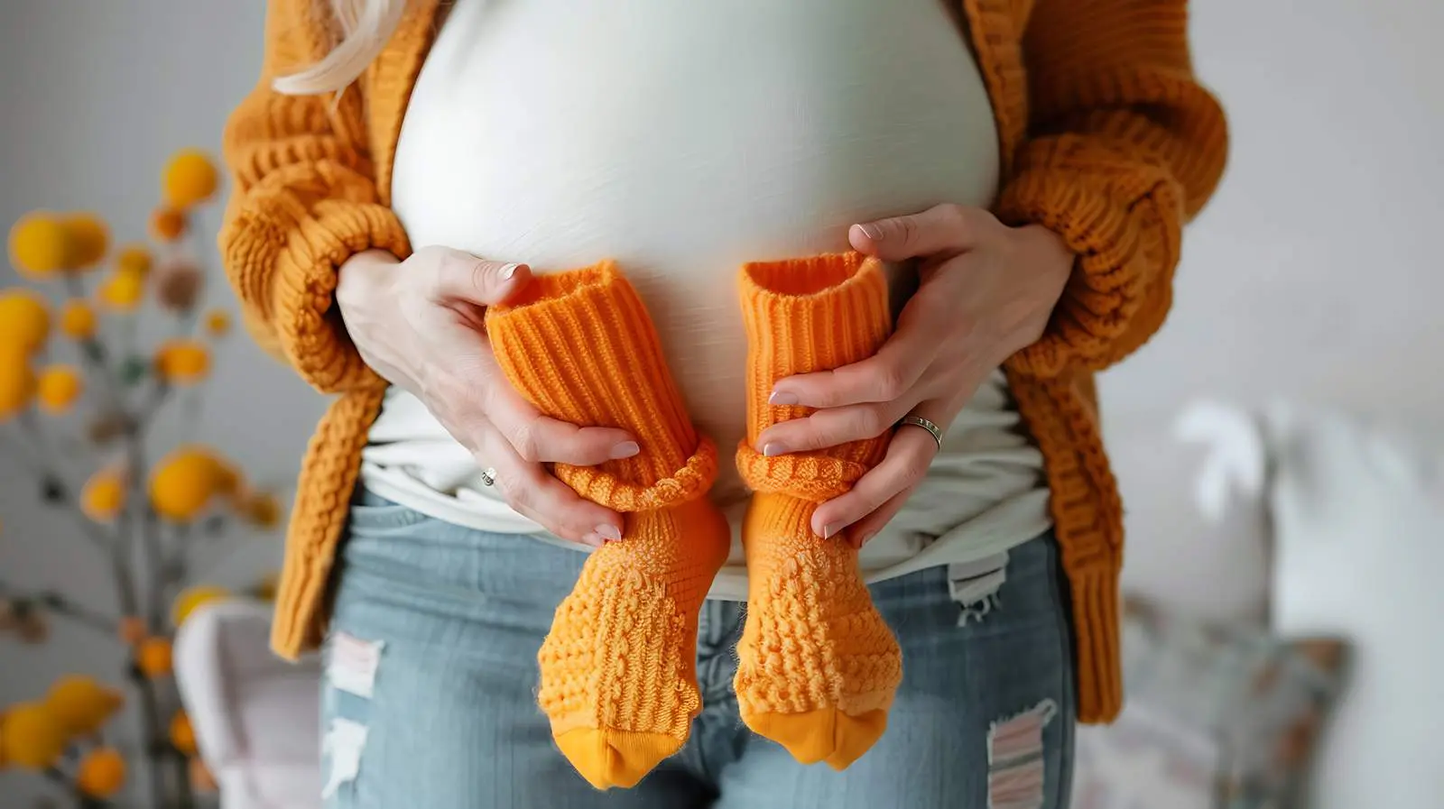 Beautiful Pregnant Woman Holding Newborn Socks – free lady image from Dotvec