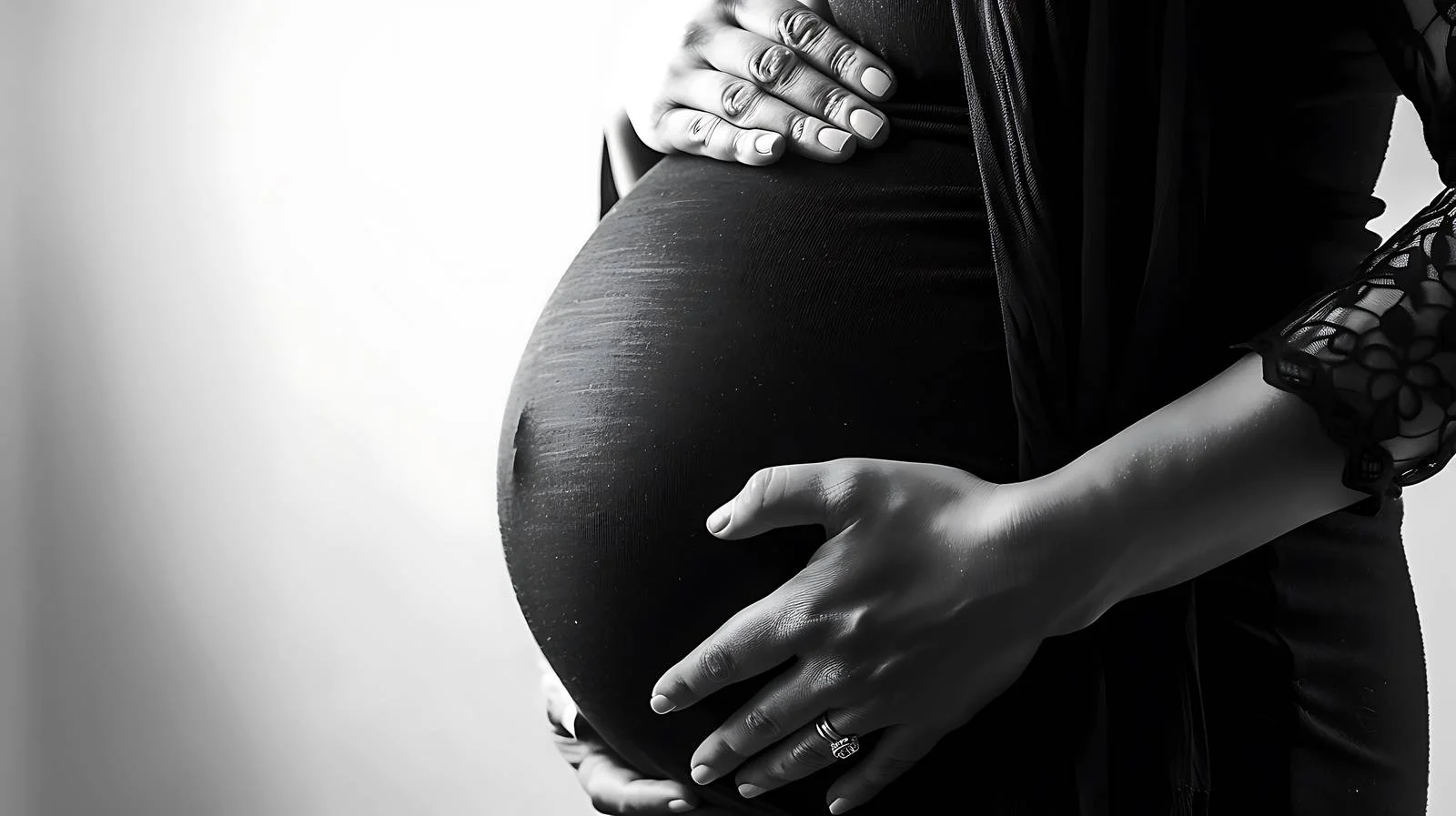 Monochrome Pregnancy Embrace — free download from Dotvec