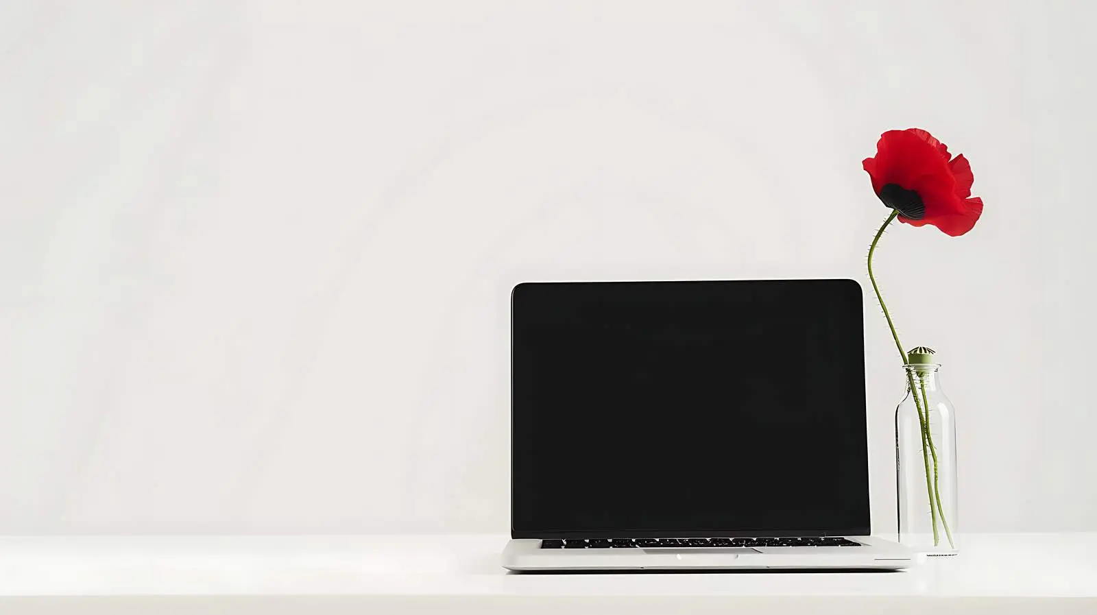 Minimalist Laptop with Blank Screen and Copy Space — free download from Dotvec