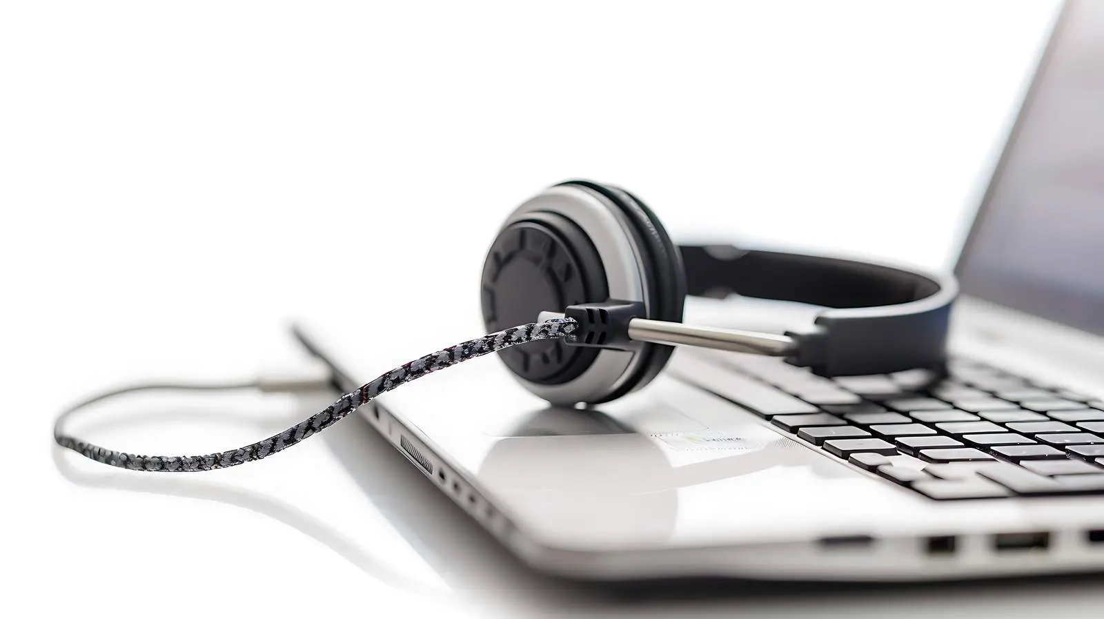 VOIP Headset for Call Center and Help Desk – free wireless image from Dotvec