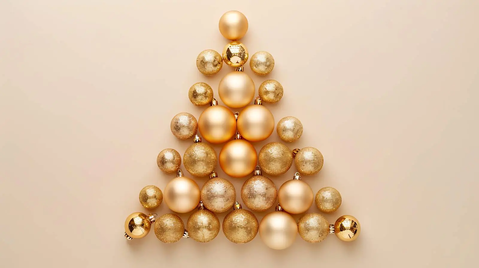 Elegant Golden Ball Christmas Tree Composition — free download from Dotvec