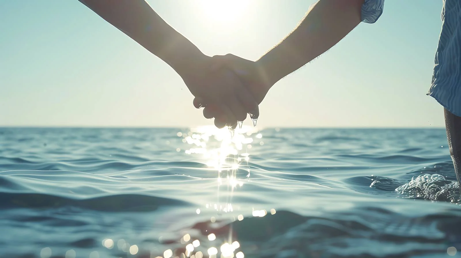 Romantic Couple by Sea — free download from Dotvec