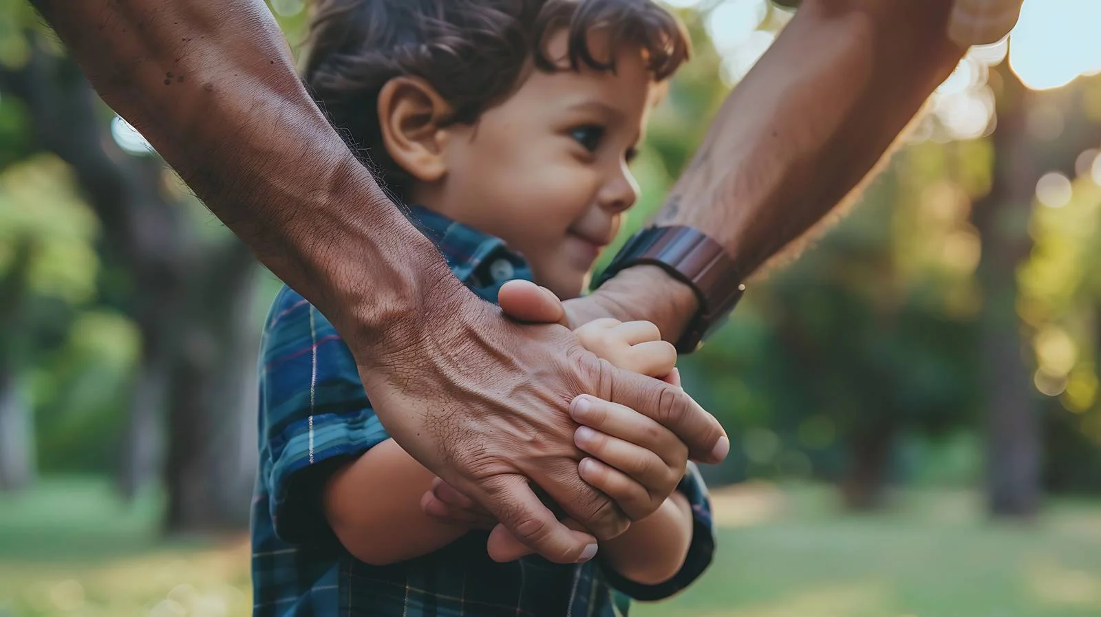 Bonding Moment in Park — free download from Dotvec