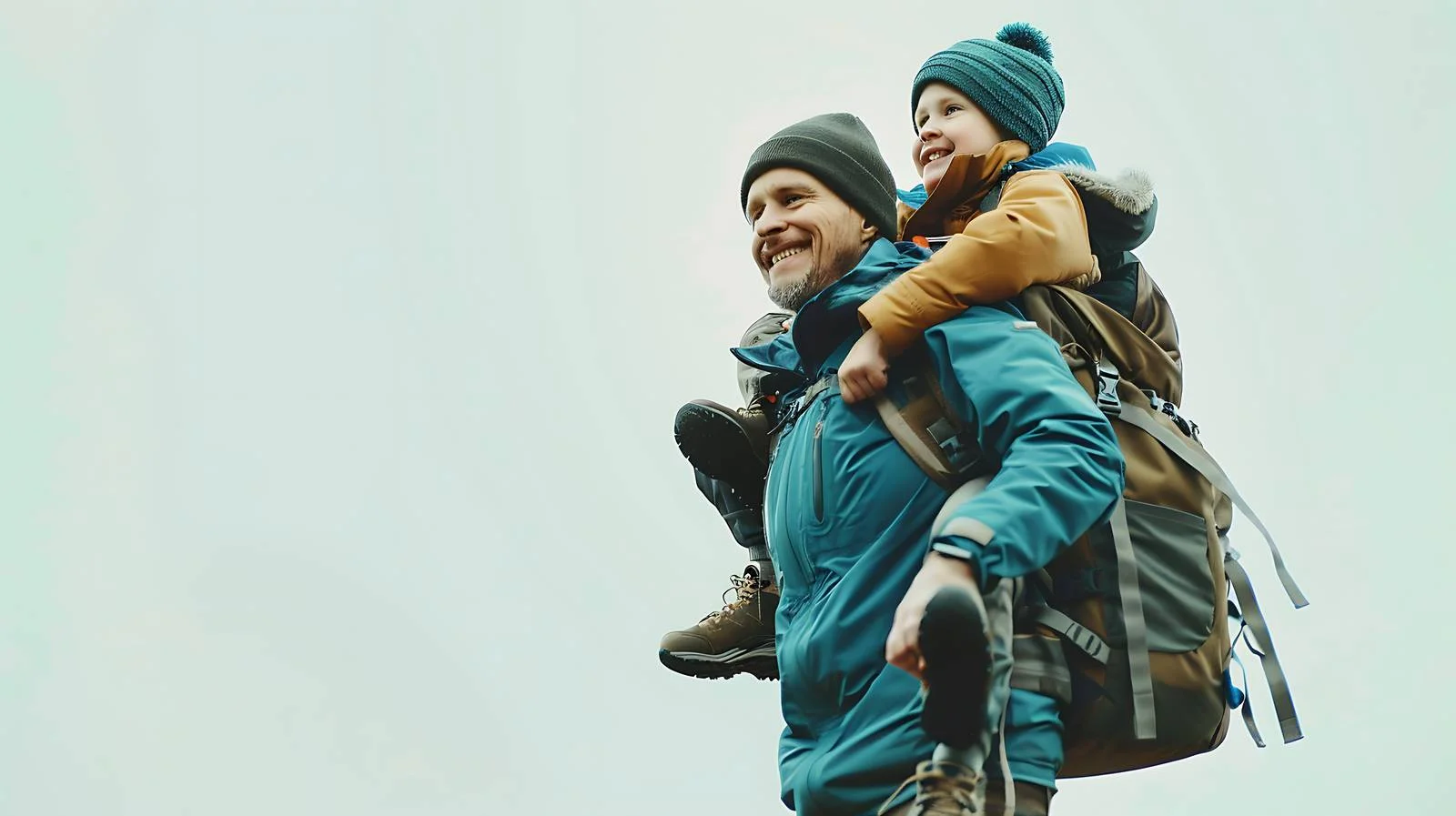 Father carrying son on shoulders outdoors — free download from Dotvec