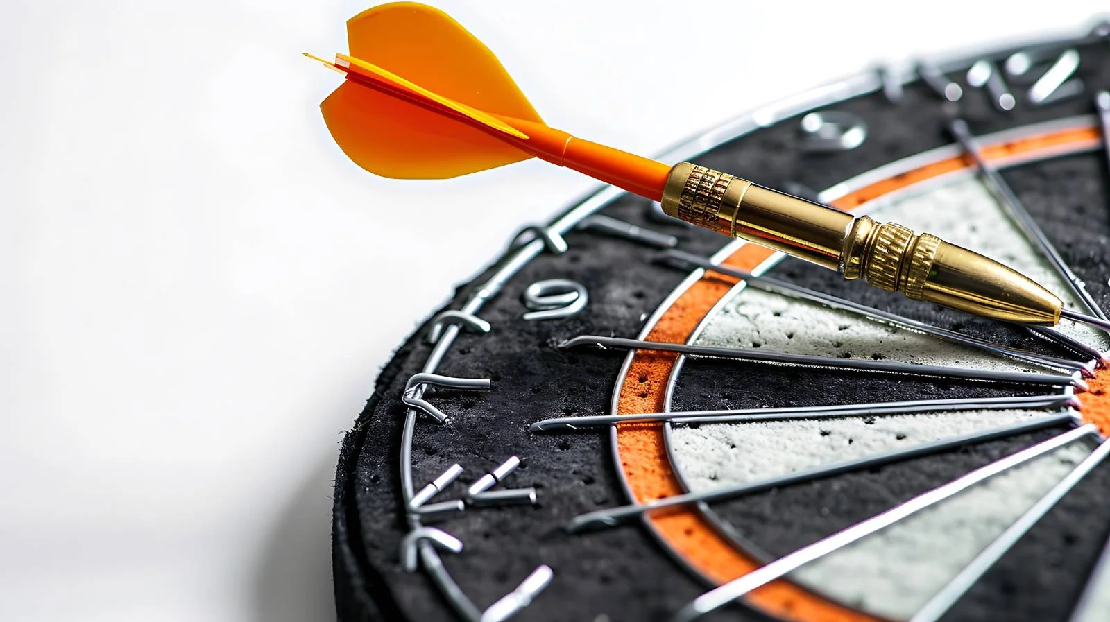 Dart Board with Dart, Arrow, Pen — free download from Dotvec