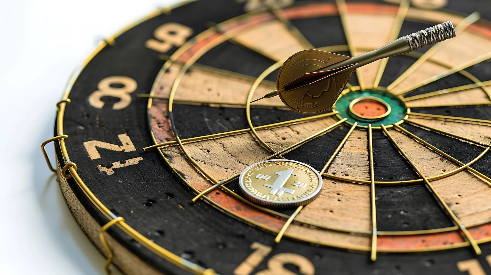 Dart Board with Hitting Arrow — free download from Dotvec