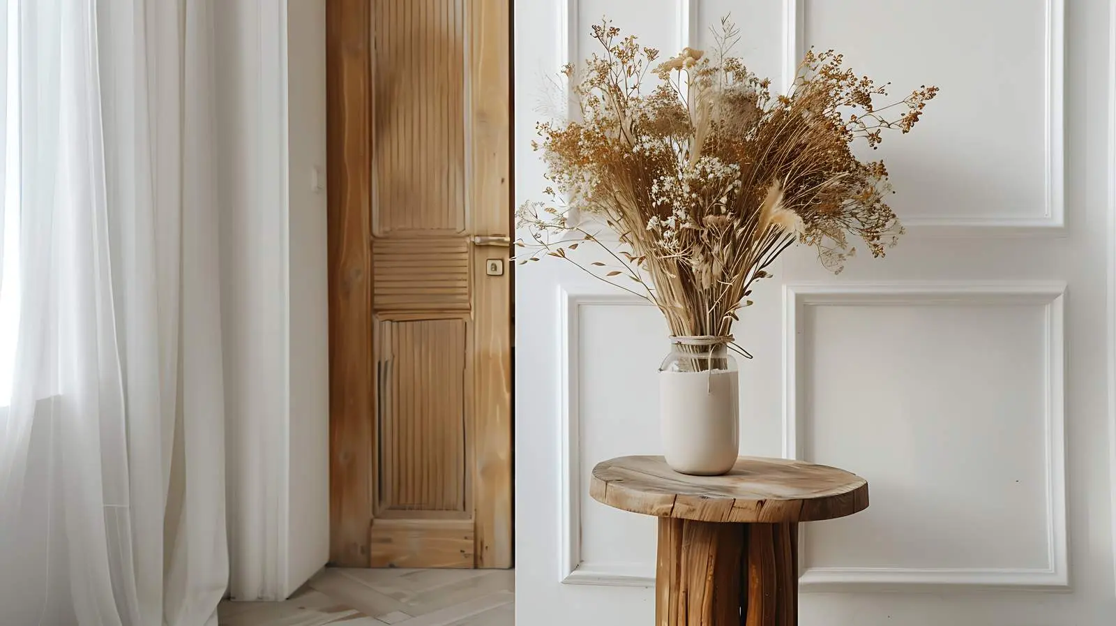 Elegant Wooden Table with Dried Flowers Bouquet — free download from Dotvec