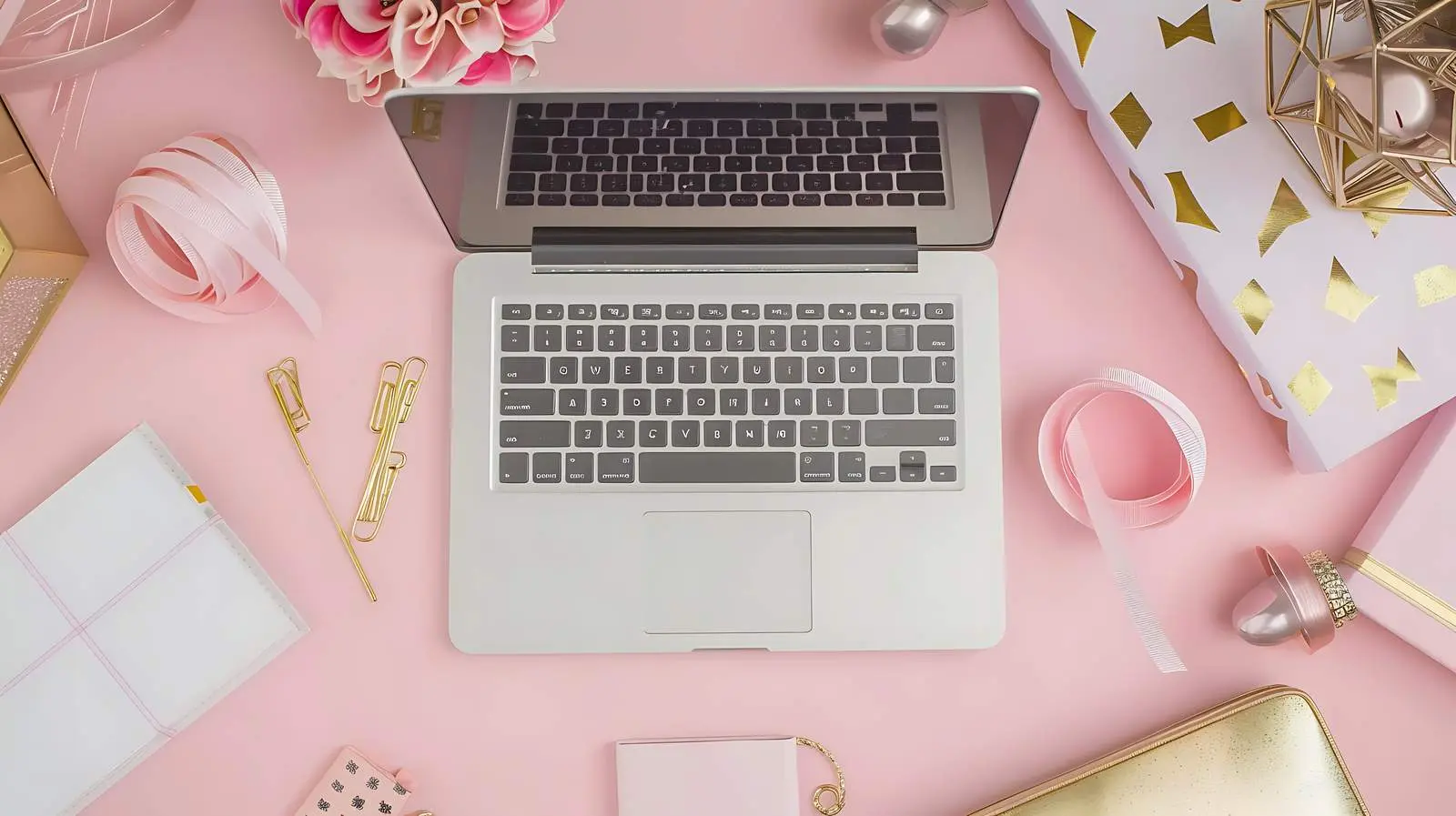 Feminine Office Desk Top View – free workspace ideas image from Dotvec
