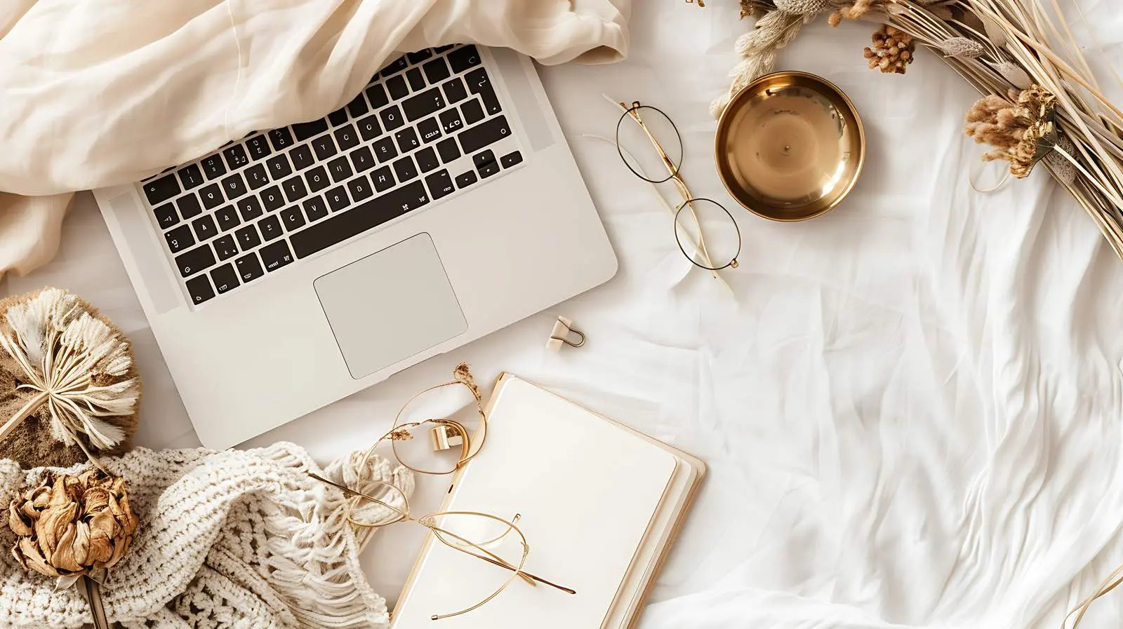 Stylish Women's Accessories Flatlay with Laptop – free geek image from Dotvec