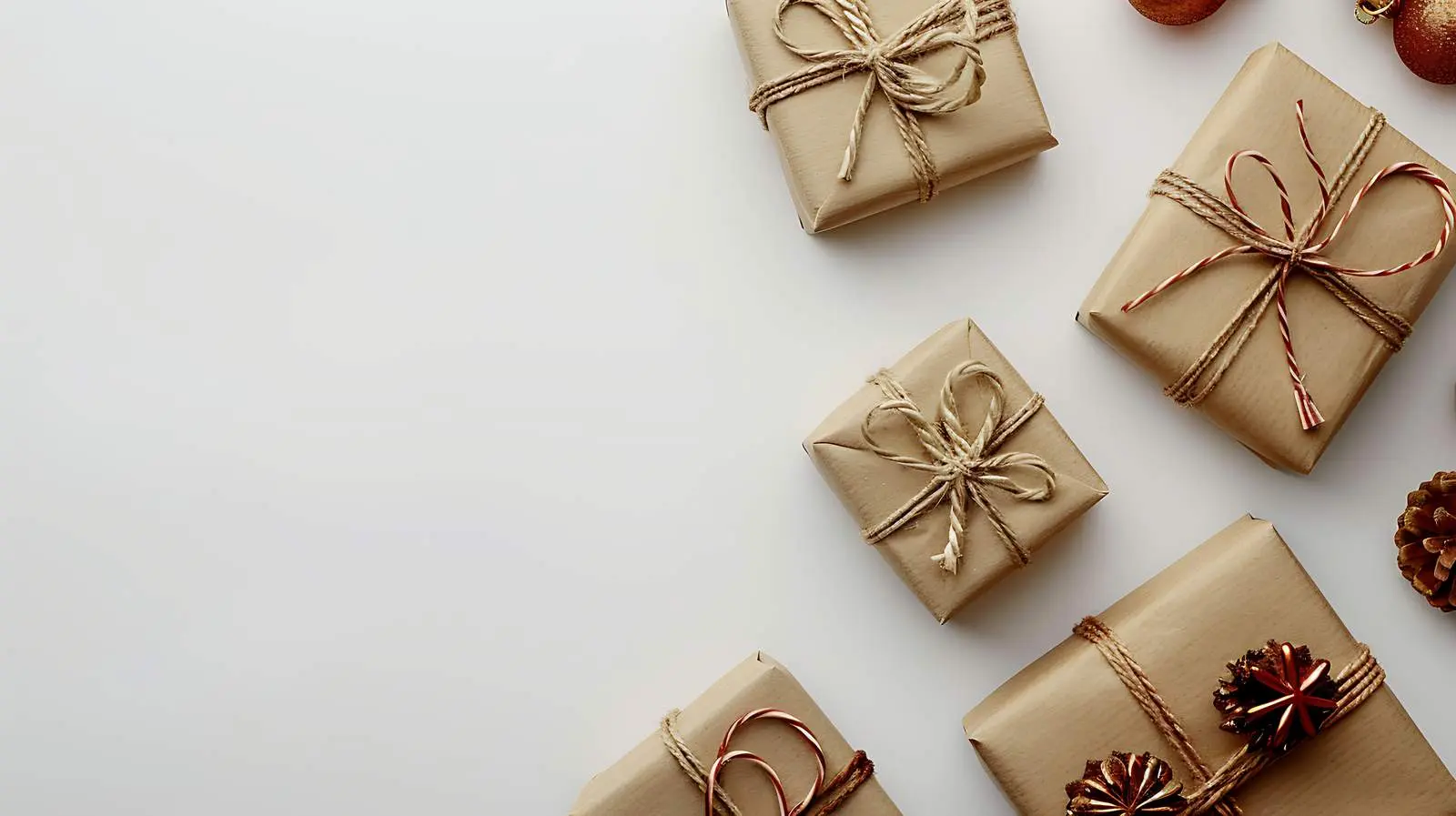 Minimal Christmas and New Year Gift Boxes Flatlay – free festive image from Dotvec