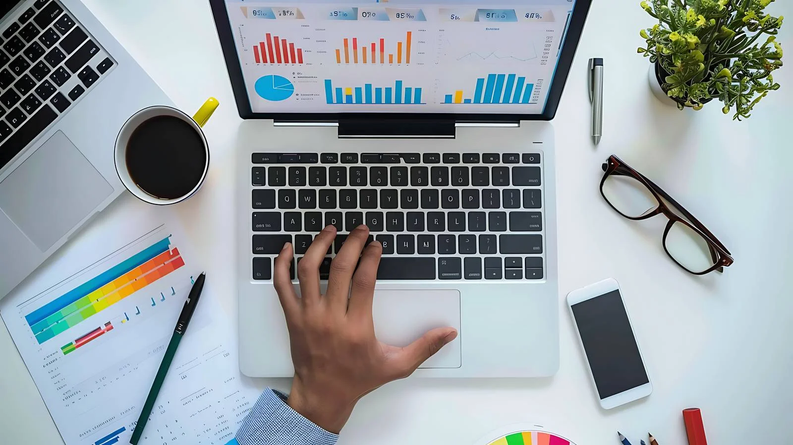 Professional Investor Office Work — free download from Dotvec