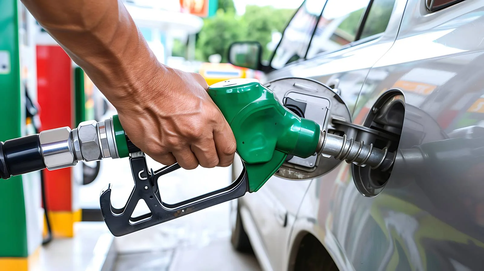 Young man's hand pumping gas nozzle — free download from Dotvec