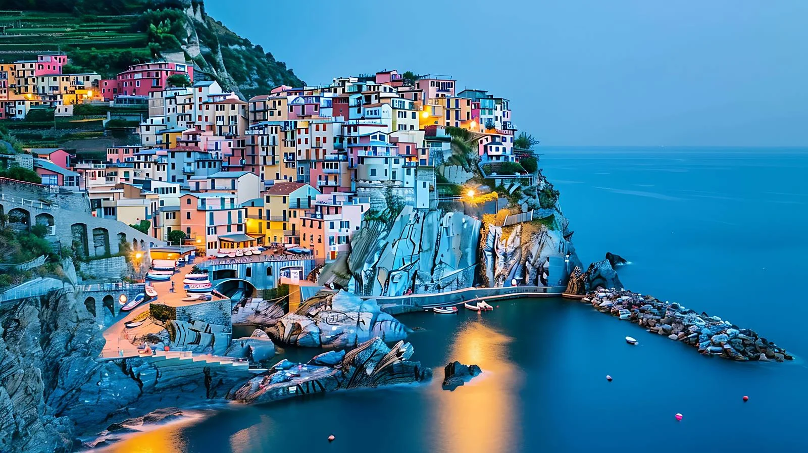 Spectacular Evening View of Manarola, Italy — free download from Dotvec