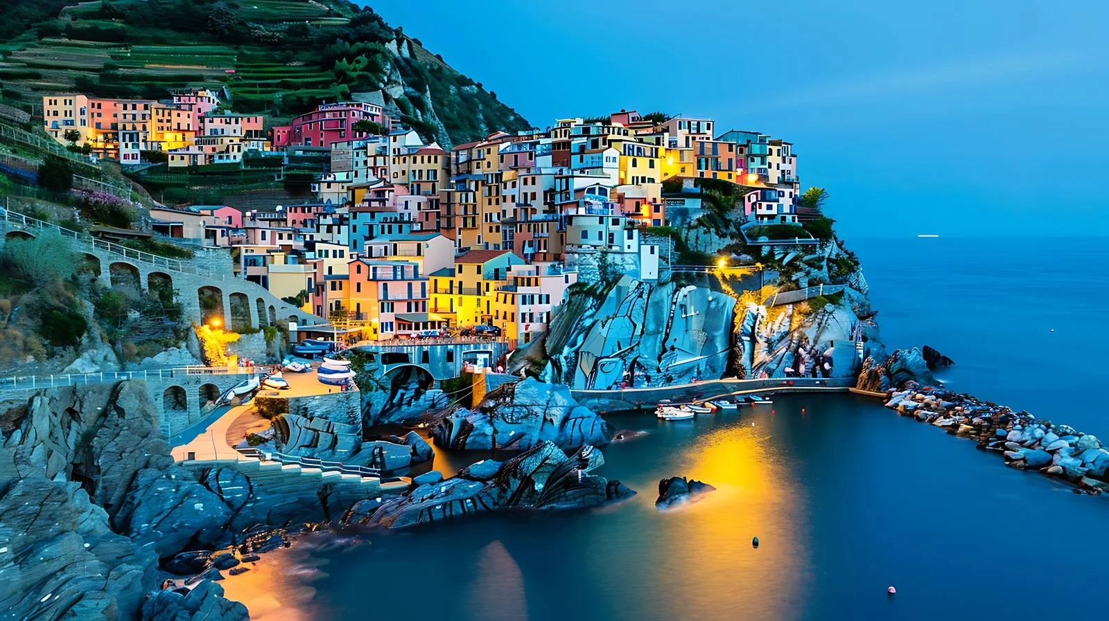 Enchanting Evening View of Manarola, Italy — free download from Dotvec