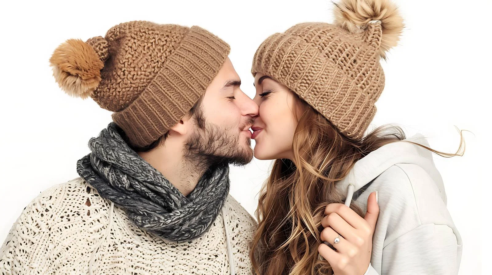 Romantic Kissing Couple in Wooly Hats — free download from Dotvec