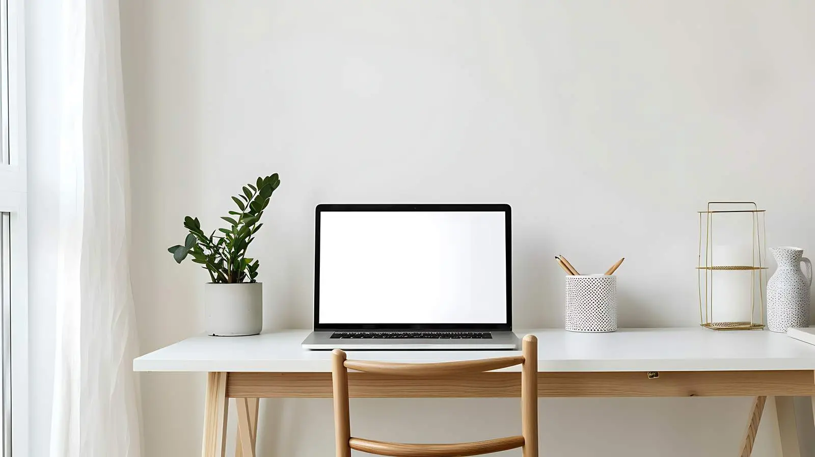 Minimalist Laptop with Blank Screen for Display — free download from Dotvec