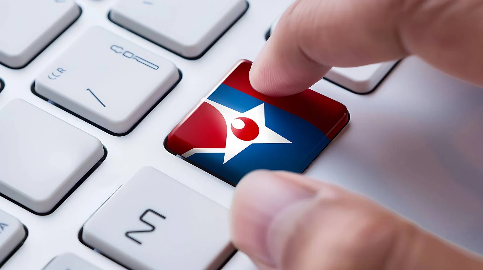 Male using keyboard with Norway flag — free download from Dotvec