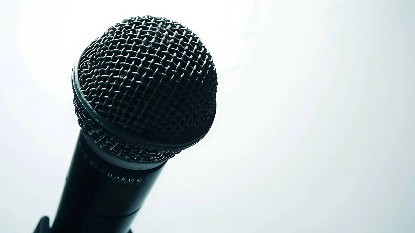 Vivid Mic on Stage: Karaoke Club Atmosphere — free download from Dotvec