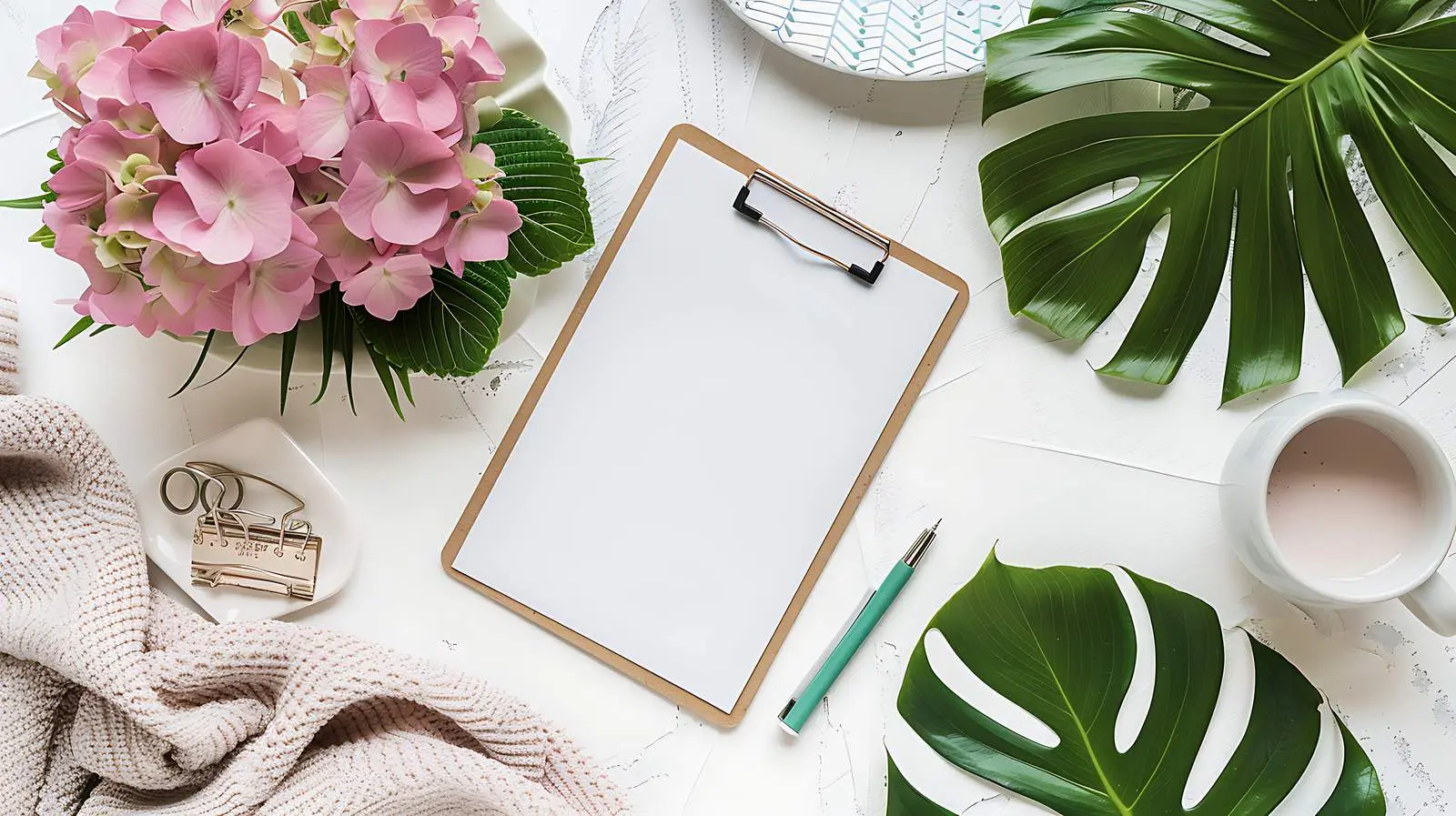 Modern Home Office Desk Workspace Setup – free whiteboard image from Dotvec