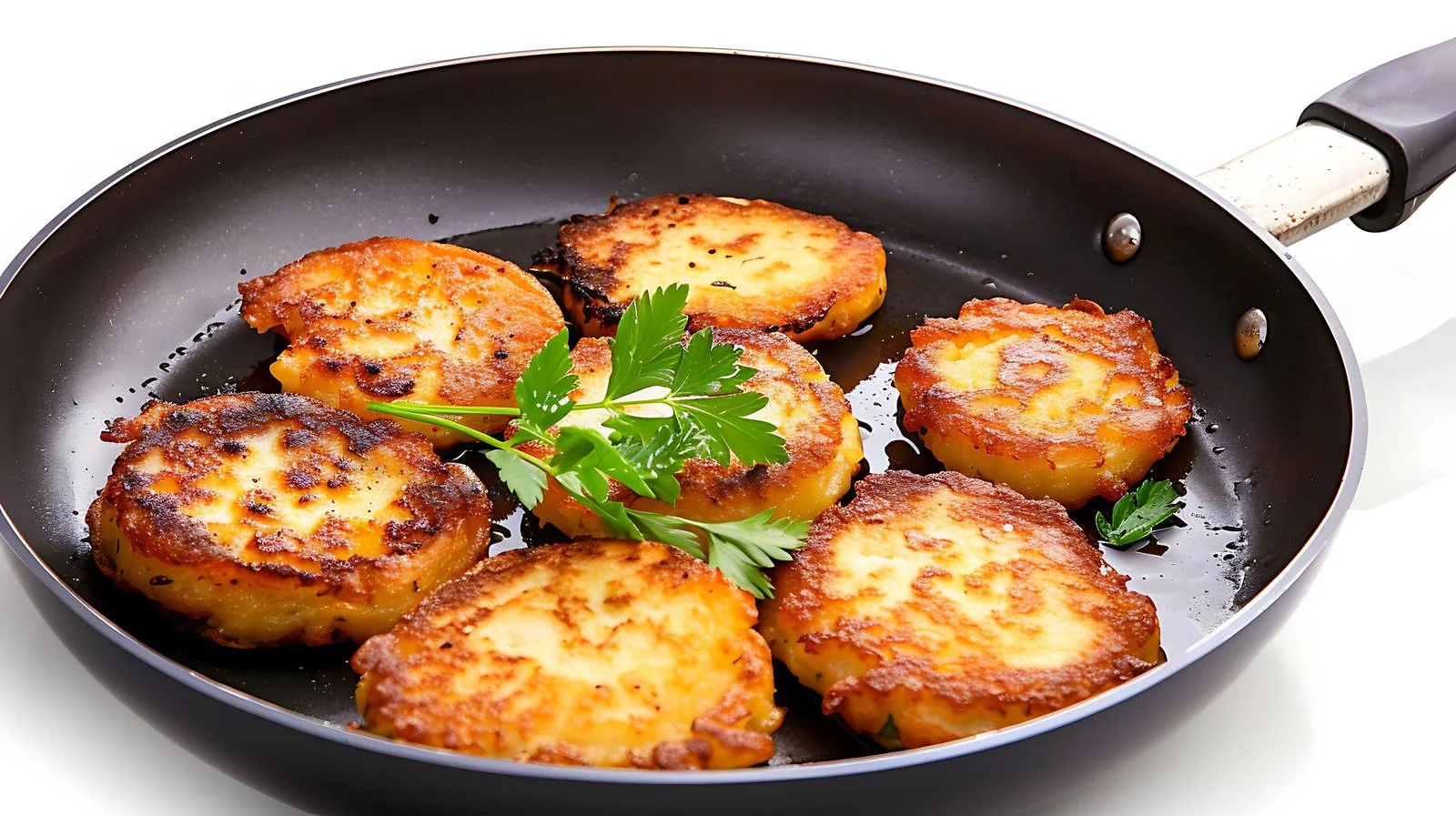 Sizzling Potato Pancakes in Pan Close-up — free download from Dotvec
