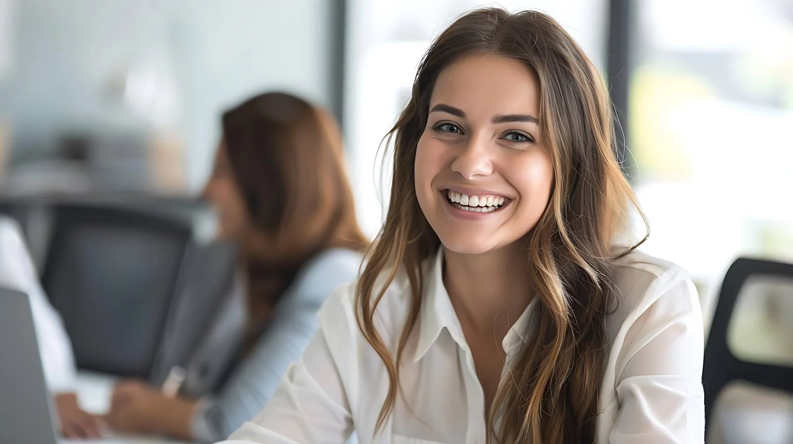 Professional Office Meeting Smiling Businesswoman — free download from Dotvec